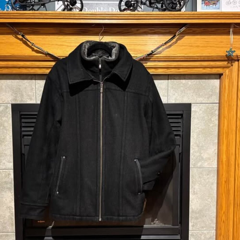 Beautiful, Like New, Men's Large Wool Point Zero Coat Jacket.